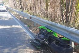 Motociclista perde il controllo del mezzo e si schianta contro il guardrail sulla Palermo-Sciacca