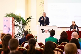 Prima la scienza e i cervelli in fuga, poi il gala e gli awards a Taobuk con Paolo Sorrentino e Ferzan &Ouml;zpetek