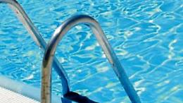 Bimbo cade in piscina a Palermo: portato in ospedale