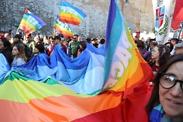 PerugiAssisi 2025: la marcia più partecipata, decine di migliaia per la pace e il ritorno dei leader