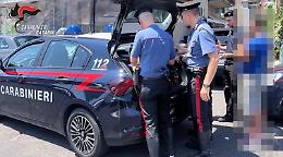 Rubano un'auto della Comunità a Troina e si dirigono verso Catania: inseguiti (e fermati) dai carabinieri