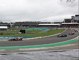 In Brasile Norris è imprendibile, Antonelli la sorpresa del Gran Premio. Per la Ferrari crisi profonda, non vince da un anno