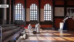 Il tetto che cede e il presunto ladro che cade e muore: dentro la palestra di via Zurria teatro dell'ultima tragedia 