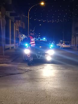 Lui non si ferma a un incrocio, loro lo pestano a sangue con una mazza di ferro: 43enne gravemente ferito a Fiumefreddo