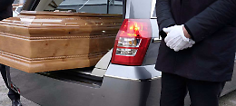 Seppelliscono la bara dopo il funerale ma la salma non c'era