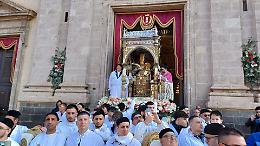 Paternò, la Chiesa scende in campo: «Santa Barbara si farà, ma la politica ora rifletta»