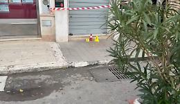 Palermo, l'ombra del racket a Sferracavallo: bottiglie di benzina davanti a cinque attività 