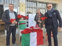 Trecento gerbere rosse per lo Zen 2: l'omaggio contro la violenza sulle sonne
