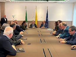 Dipendenti regionali, 35 milioni in bilancio per il prossimo contratto collettivo. Sindacati: «Ora dirigenti e forestali»