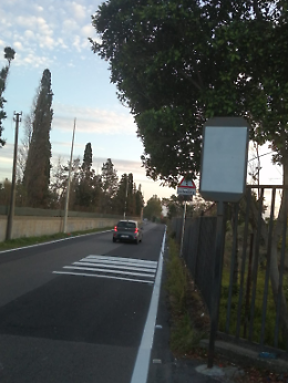 Catania, segnaletica nascosta in via San Francesco La Rena