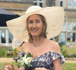 Addio a Sophie Kinsella, l'autrice di "I love Shopping" morta a 55 anni