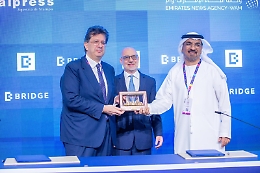 Italpress sigla l'accordo con WAM ad Abu Dhabi: nuova porta d'accesso al mercato del Golfo