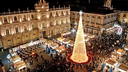 Catania, furti ai mercatini natalizi. L'autore incastrato dalle telecamere, ma gli operatori lanciano l&rsquo;allarme sulla sicurezza