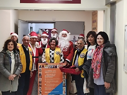 Ragusa, donati libri ai bambini in ospedale e alle mamme in Ginecologia e Ostetricia