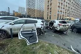 Un'altra auto esplode a Mosca quasi nello stesso punto dell'attentato al generale Sarvarov: morti due agenti