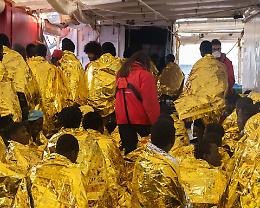 Ocean Viking salva 33 migranti: Sea-Watch denuncia due morti, feriti e il silenzio di Malta