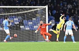 Brusca frenata del Napoli: al Maradona &egrave; solo 2 a 2 con il Verona