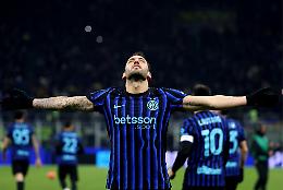 Tra Inter e Napoli uno spettacolare 2 a 2 e niente fuga: McTominay risponde a Dimarco e Calhanoglu 