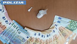 Droga e denaro in auto e in casa: arrestato ad Acireale un 23enne 