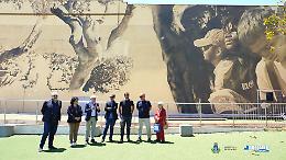 Pozzallo, inaugurato il murale di Guido Van Helten nel segno di Giorgio La Pira