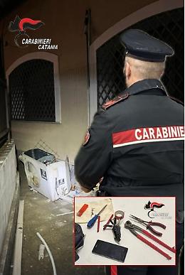 Catania: cannibalizzano i climatizzatori di una chiesa evangelica, arrestata una coppia 