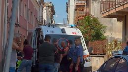 Riposto, morto l'uomo colpito dal fratello in strada con una mannaia