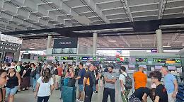 L'Etna d&agrave; una tregua, l'aeroporto torna operativo: ripristinate le normali attivit&agrave; in arrivo e partenza