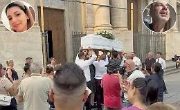 Riposto in lutto per l'ultimo saluto a Noemi la cui morte resta ancora un mistero