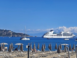 Tra panfili e navi da crociera l'autunno può attendere