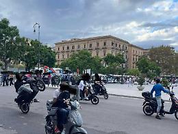 Bici elettriche a tutta velocità nelle aree pedonali, la denuncia: "Nessun controllo"