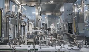 La societ&agrave; farmaceutica Sifi "ristruttura" e annuncia 52 licenziamenti: sit-in dei lavoratori davanti alla Confindustria