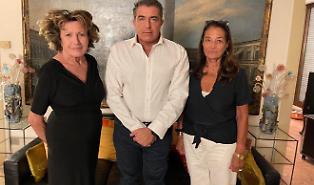 Paolo Zampolli tra la madre, a sinistra, e la zia 