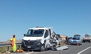 Incidente stradale sulla Ragusa-Catania, falciati quattro operai