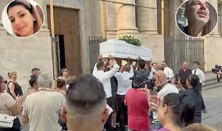 Riposto in lutto per l'ultimo saluto a Noemi Impellizzeri la cui morte resta ancora un mistero