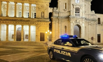 Vittoria, scippano il borsello di un anziano in bicicletta e lo fanno cadere a terra: arrestate due persone per rapina aggravata