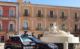 Comiso, appicca un incendio a casa della ex: albanese in manette