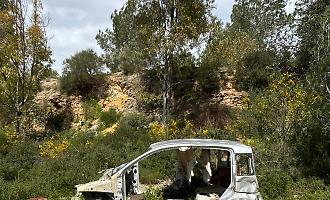 Vittoria, nel cuore del boschetto anche un'auto completamente smantellata