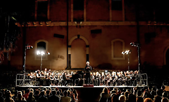 Chiaramonte, dai Beatles ai Queen con l'orchestra e il coro del teatro Massimo Bellini di Catania