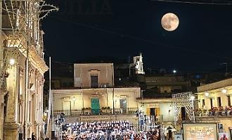 Chiaramonte, una serata indimenticabile con l'orchestra e il coro del teatro Massimo Bellini di Catania