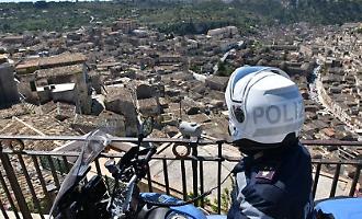 Pozzallo, 19enne denunciato per porto abusivo di armi