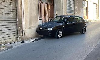 Modica, abbandona l'auto dopo un incidente stradale: traffico in tilt