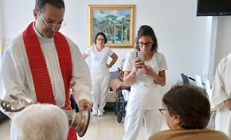 Ragusa, la reliquia del braccio di San Giovanni d&agrave; conforto agli anziani