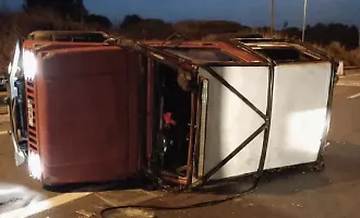 Marina di Modica, incidente all'alba: auto si ribalta