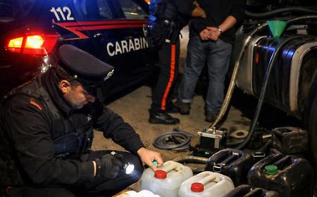 Comiso, ruba gasolio dagli autocarri in sosta: arrestato 33enne di origini romene