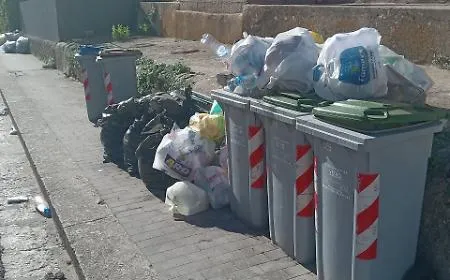 Ragusa, i residenti: "Via Galeno &egrave; cos&igrave; da settimane"