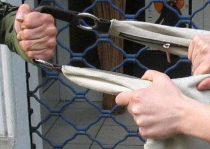Scippo a Vittoria, fermati un uomo e una donna