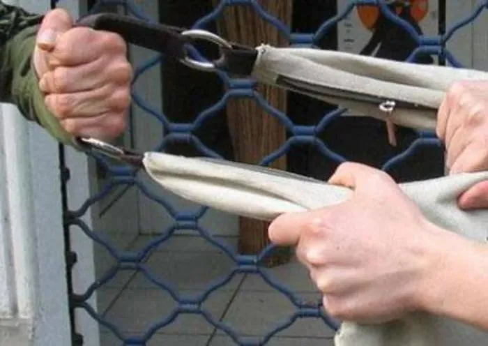 Scippo a Vittoria, fermati un uomo e una donna