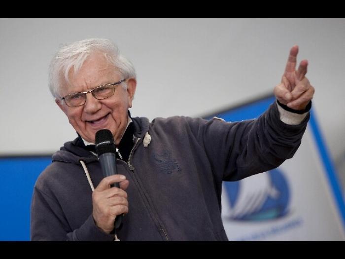 Dalla piazza al sociale: don Antonio Mazzi chiede risposte per il disagio psichico