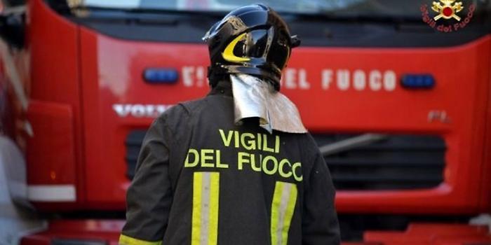 Fiamme e fumo nella camera di un b&b di Acireale: morto anziano e fuggi fuggi generale