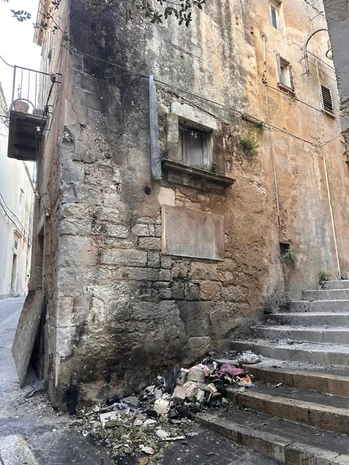 Modica, cassonetti bruciati in via Pisacane